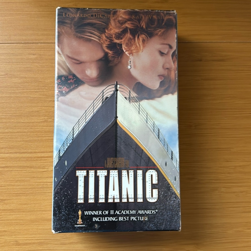 Titanic VHS, 1997, 2-Tape Set with Leonardo DiCaprio Kate Winslet